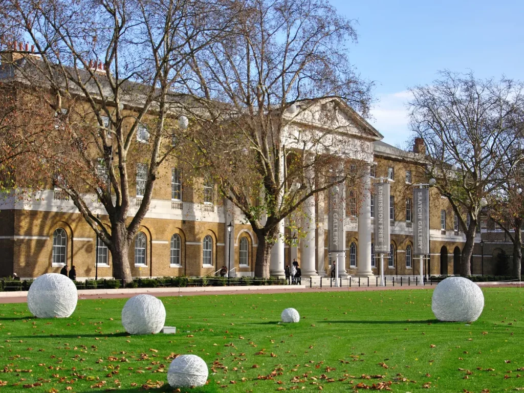 front of saatchi gallery showing front lawn in chelsea