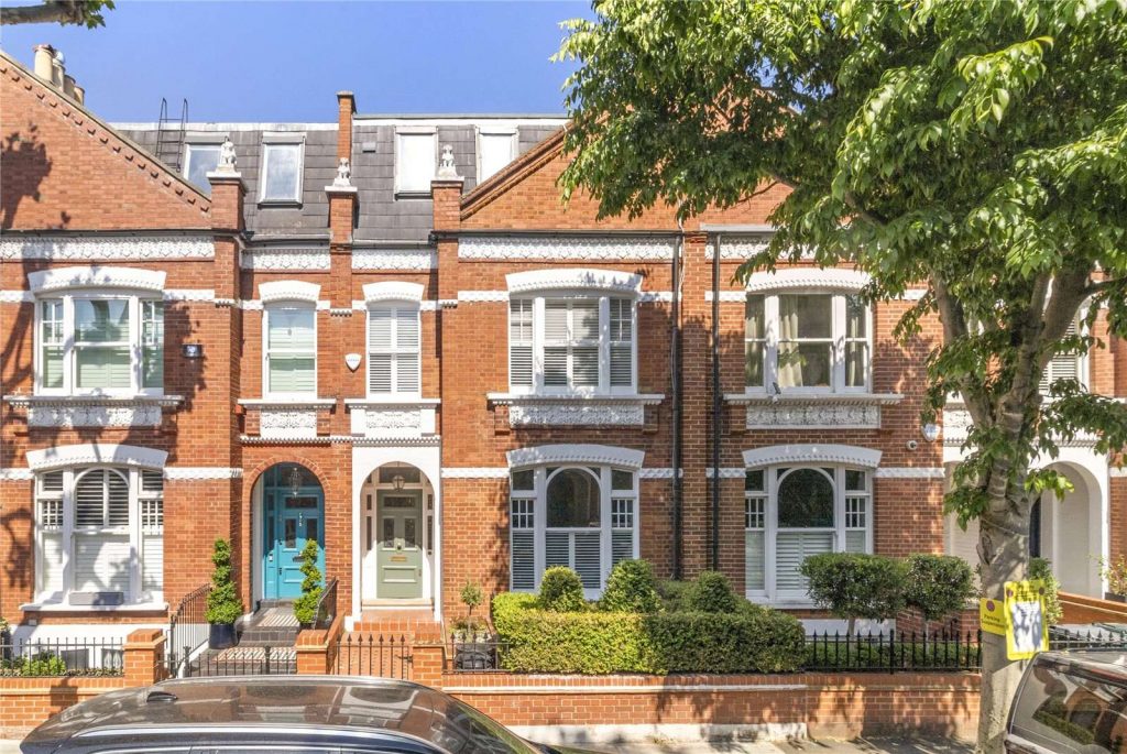 Properties on Chipstead St, Fulham