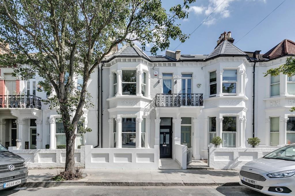 Properties on Winchendon Rd, Fulham